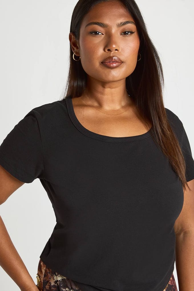 boohoo Dames Plus Vierkante Hals Top met Korte Mouwen | Zwart | Maat: 48