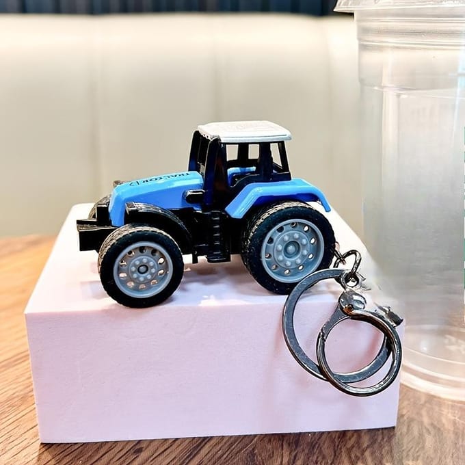 1pc Creative Fashion Backpack Pendant Creative slow-moving motorcycle keychain bag accessory hanging item keychain blauw