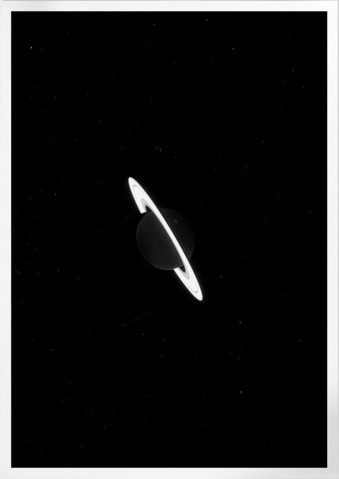 Vanishing Saturn In Black And White | Space, Astronomie & Ruimtevaart Poster | A3: 30x40 cm