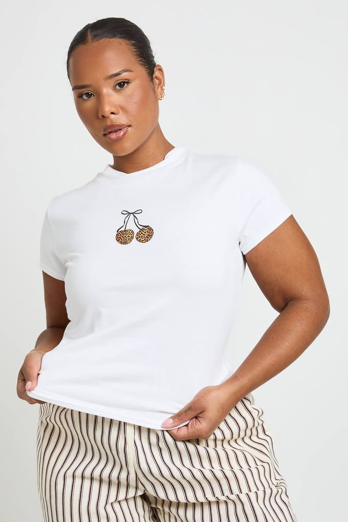boohoo Dames Plus Luipaard Kers Print Baby Tee | Wit | Maat: 56