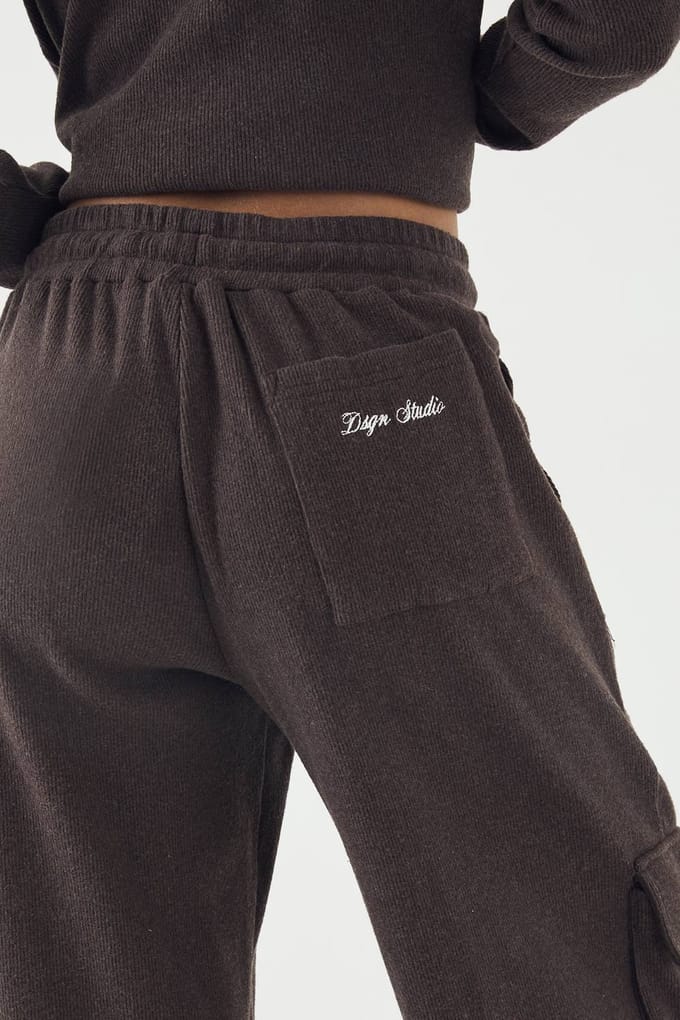 Dames DSGN Studio Geborstelde Rib Cargo Jogger | Chocolate | Maat: Small