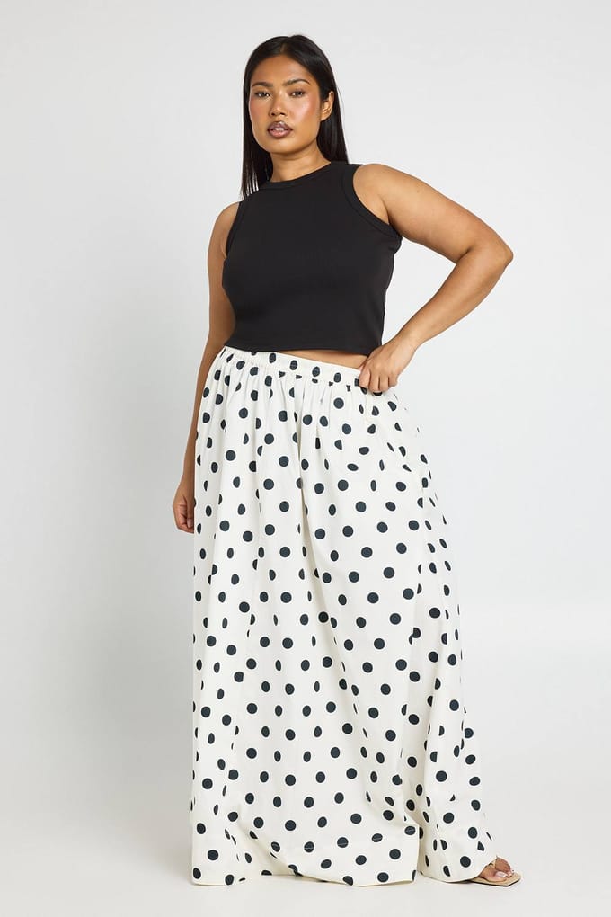 boohoo Dames Plus Polkadot Poplin Volume Maxi Rok | Zwart | Maat: 46
