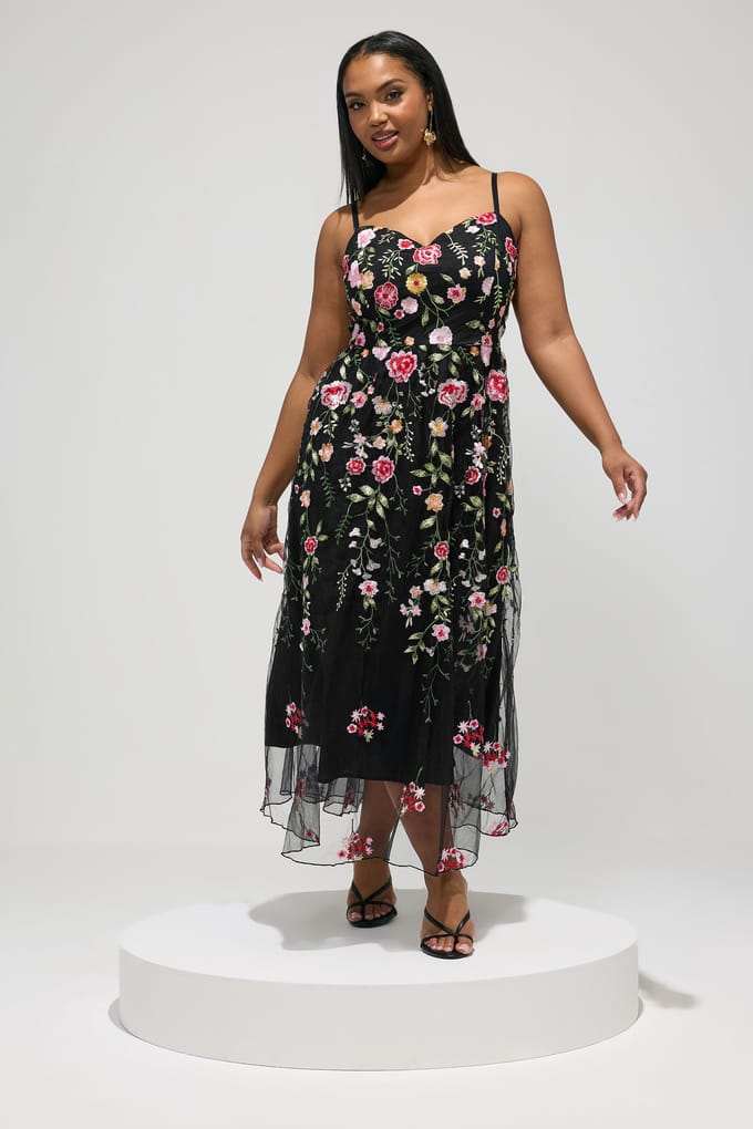 Yours London Zwarte Gebloemde Geborduurde Maxijurk Size 48