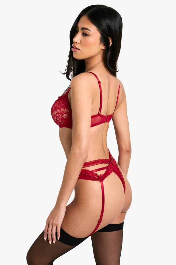 boohoo Dames Ruffle Trim Underwire Plunge Bra | Red | Maat: 30D