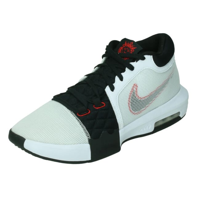 Nike lebron witness 8 basketball sh in de kleur wit.