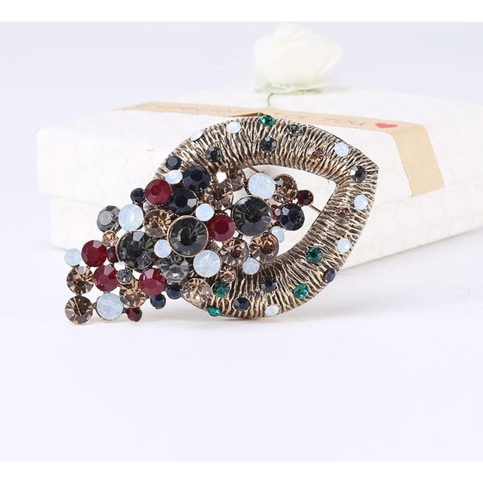 Modieuze , Delicate En Creatieve Strass Broche Legering Vintage Dames Broche High-End Kleding Accessoires Speld gray