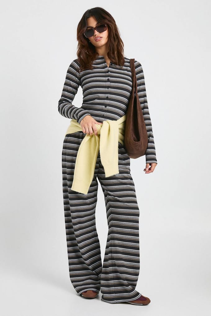 boohoo Dames Gestreepte geribbelde top met knoopsluiting en lange mouwen | Zwart | Maat: 42