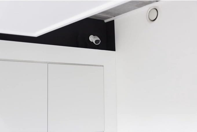 Nep Camera - Dummy Beveiliging - Woning Beveiligen - Met LED - 18 x 9.5 cm - Wit