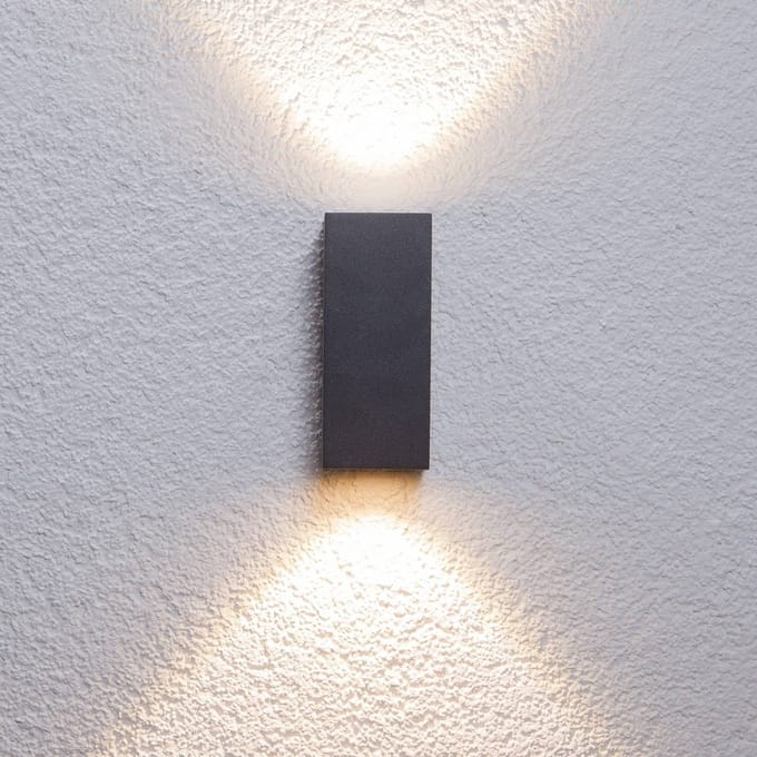 Lucande LED buiten wandlamp Tavi, hoogte 15 cm, zwart
