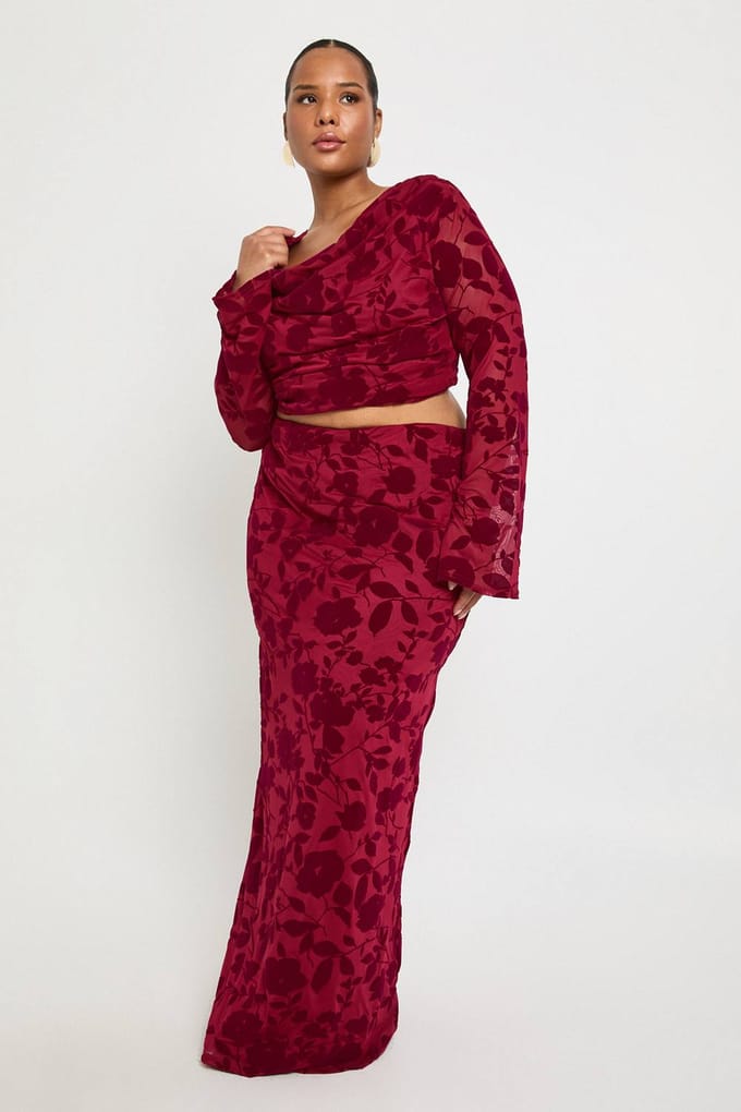 boohoo Dames Plus Devore Cowl Neck Lange Mouwen Top | Rood | Maat: 52