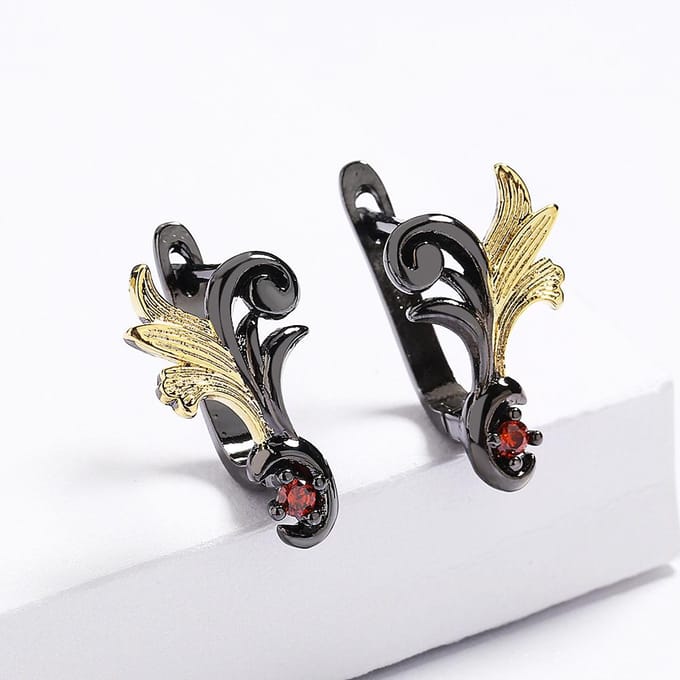 Boucles d'oreilles délicates feuille or et noir serties de zircons rouges gray