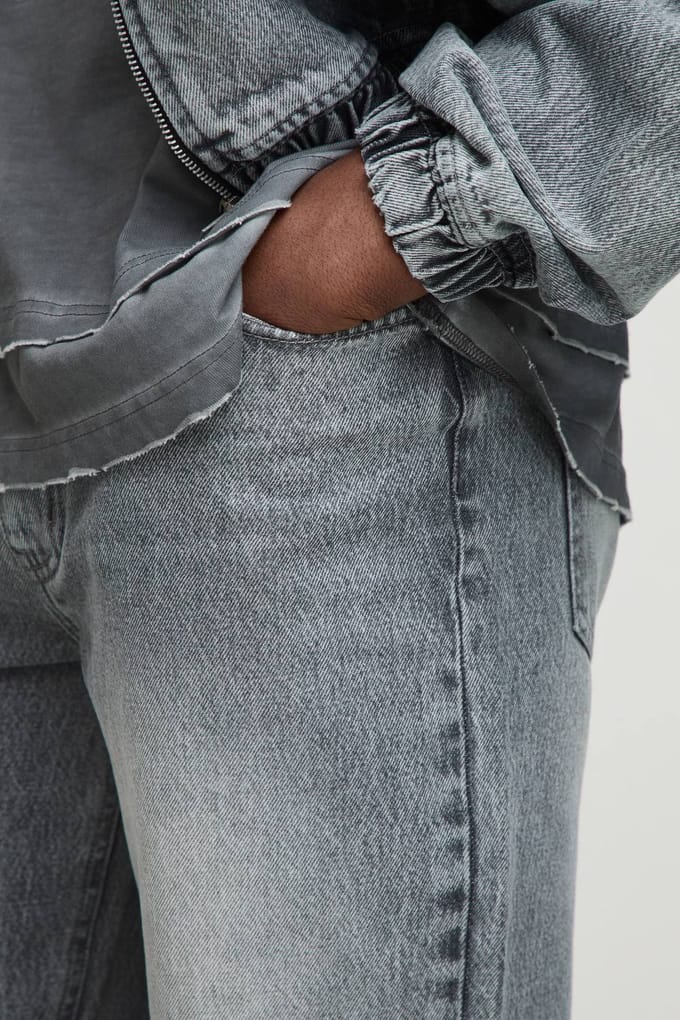 Relaxed Fit Gewassen Knee Dart Jeans | Grey | Size 34R