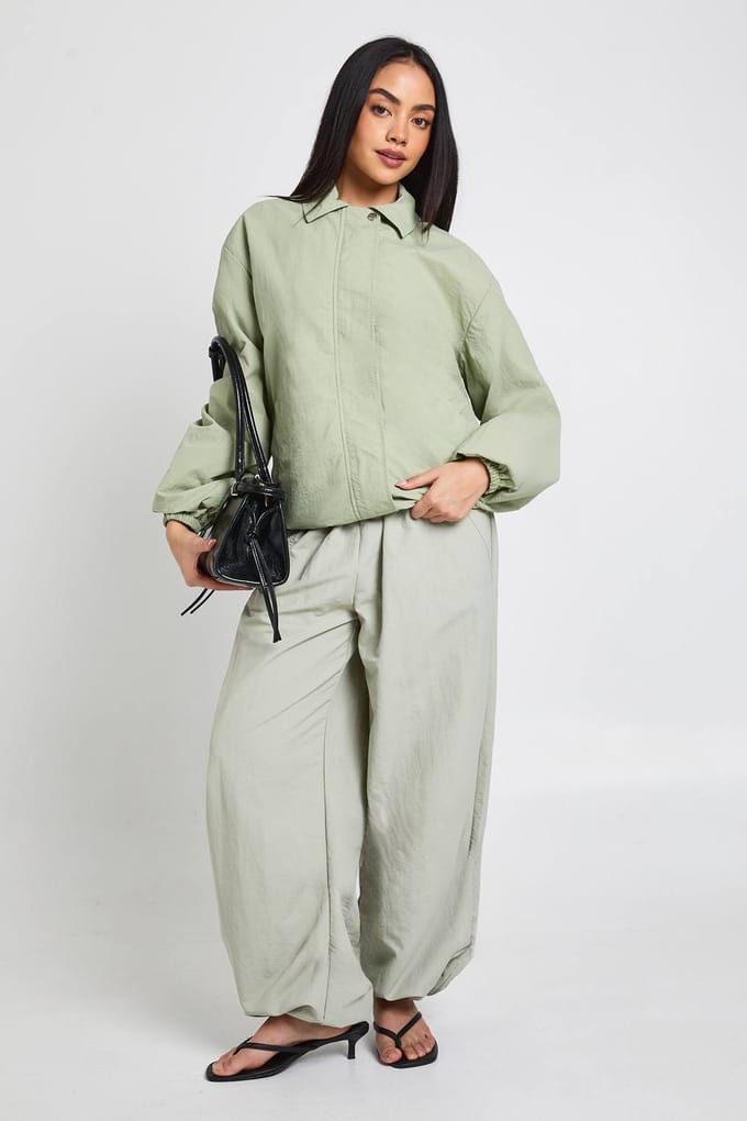 boohoo Dames Oversized Bomberjack | Sage | Maat: 8