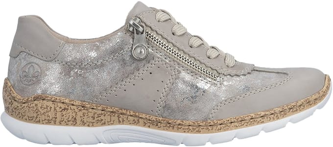 Sneakers met veters