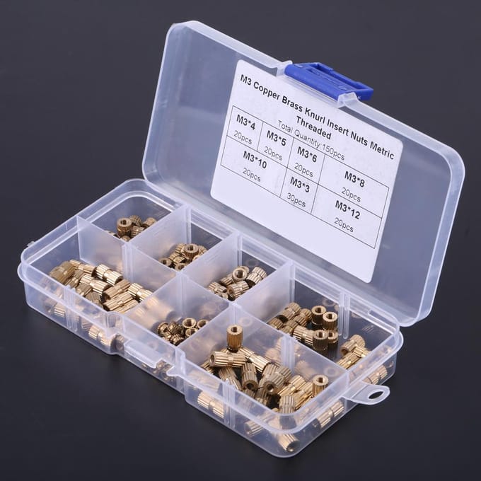 150 stuks M3 Messing Geribbelde Inzetmoeren Schroefdraad Assortiment Set Kit met Plastic Doos