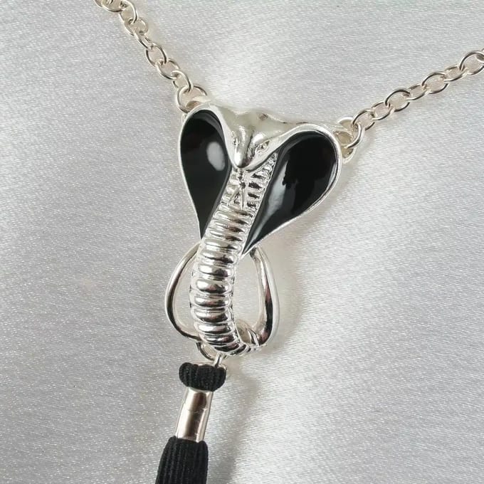 Sylvie Monthulé | Zilveren Penis Sieraad | Sacred Cobra