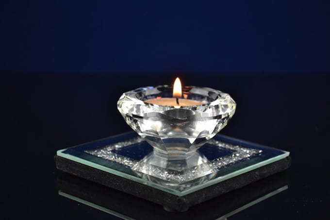 Luxe Kristallen Waxinelichthouder met Plateau – Modern en Sfeervol Design