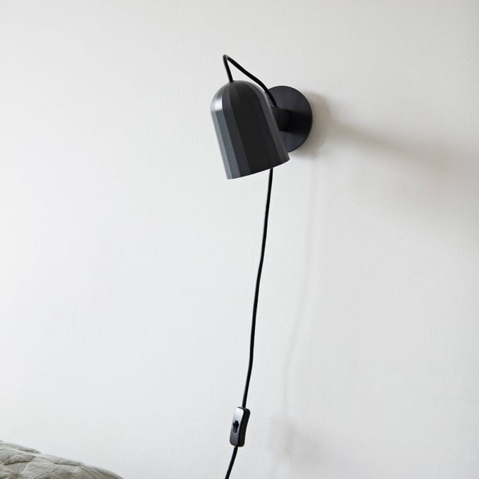 HAY wandlamp Noc Wall, donkergrijs, metaal, stekker, E14