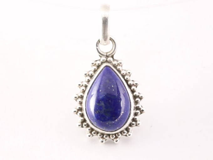 Fijne bewerkte druppelvormige zilveren hanger met lapis lazuli