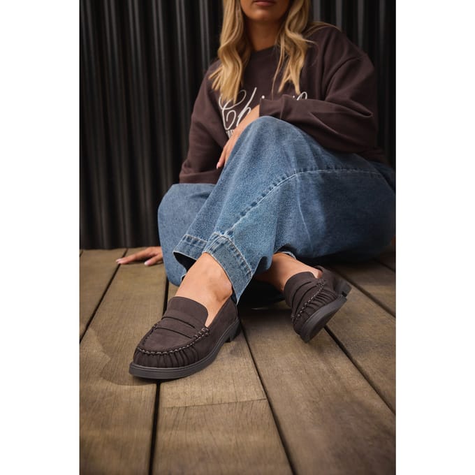 Yours Chocoladebruine Loafers Van Imitatiesuède Met Gerimpelde Voorkant En Extra Brede Eeepasvormsize 39EEE