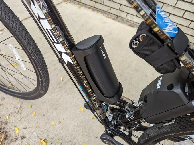Alvora fietshouder geschikt voor Sonos Roam - Speakerhouder voor bidonhouder montagepunten - M5 bevestiging - Zwart