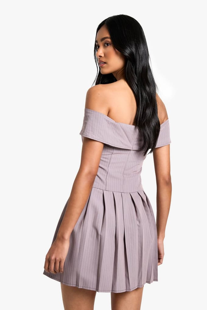 boohoo Dames Pinstripe Bardot Plisse Mini Jurk | Taupe | Maat: 42