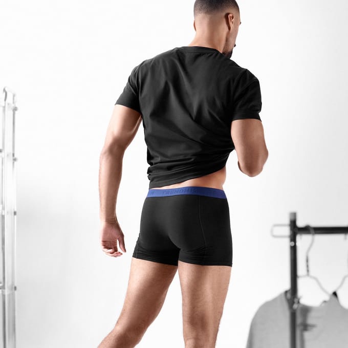 FreeFeel | Zwarte bamboe boxershort met donkerblauwe tailleband