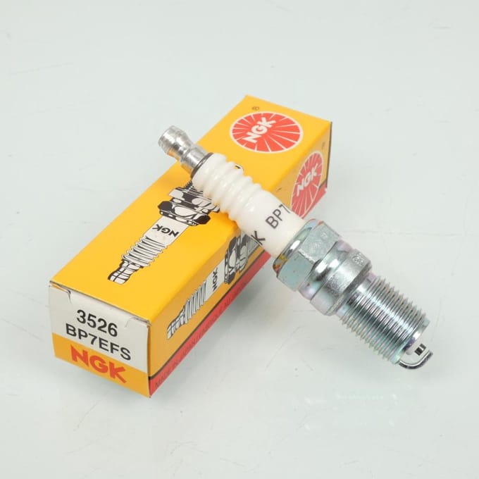Bougie d'allumage NGK pour auto Renault BP7EFS / 3526 / par 10 Neuf