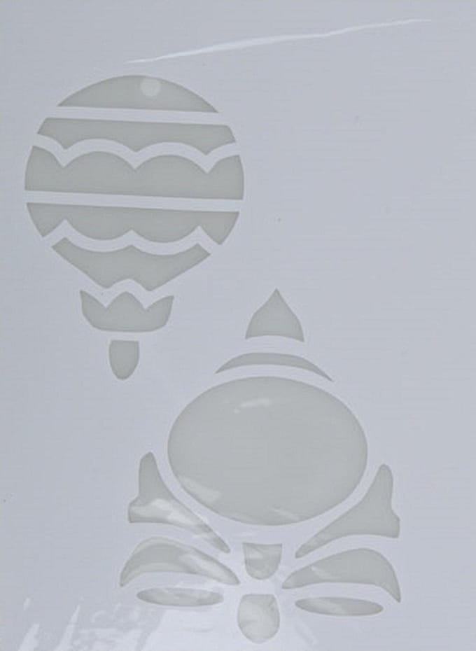 Kerst raamsjabloon kerstbal - wit - 35 cm - raamdecoratie - kerstversiering - sneeuwspray sjabloon