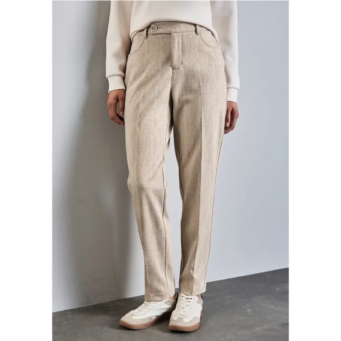 Chino met knoopdetail