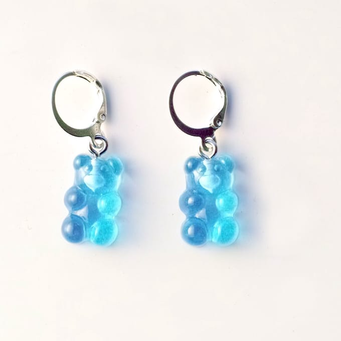 Zilverkleurige oorbellen Gummy Bear blauw