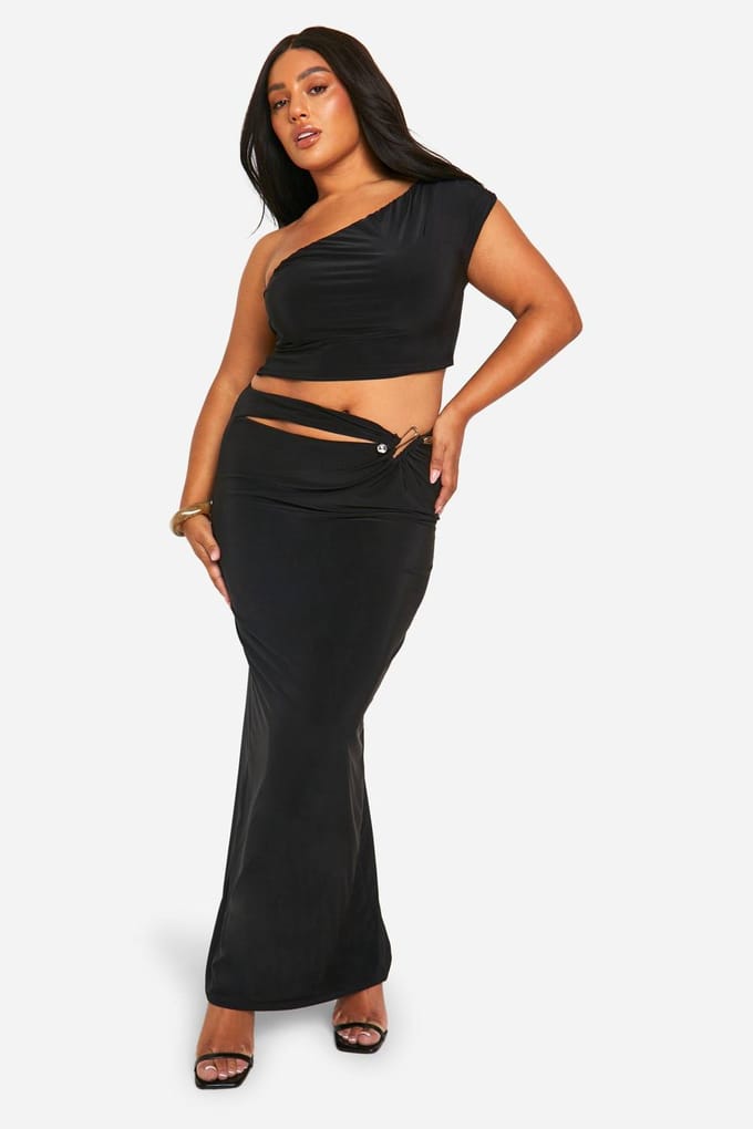boohoo Dames Plus Double Layer Slinky Asymmetrische Bardot Top | Zwart | Maat: 52
