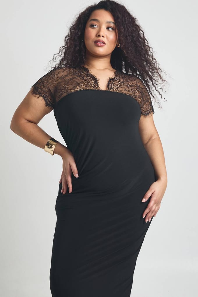 boohoo Dames Plus Kanten Inzet V-hals Maxi Jurk | Zwart | Maat: 52