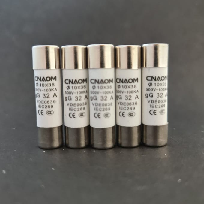 R015 10x38 Keramische Buiszekering - 32A - 10x38mm 5stuks
