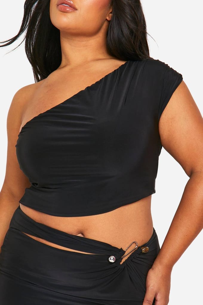 boohoo Dames Plus Double Layer Slinky Asymmetrische Bardot Top | Zwart | Maat: 52