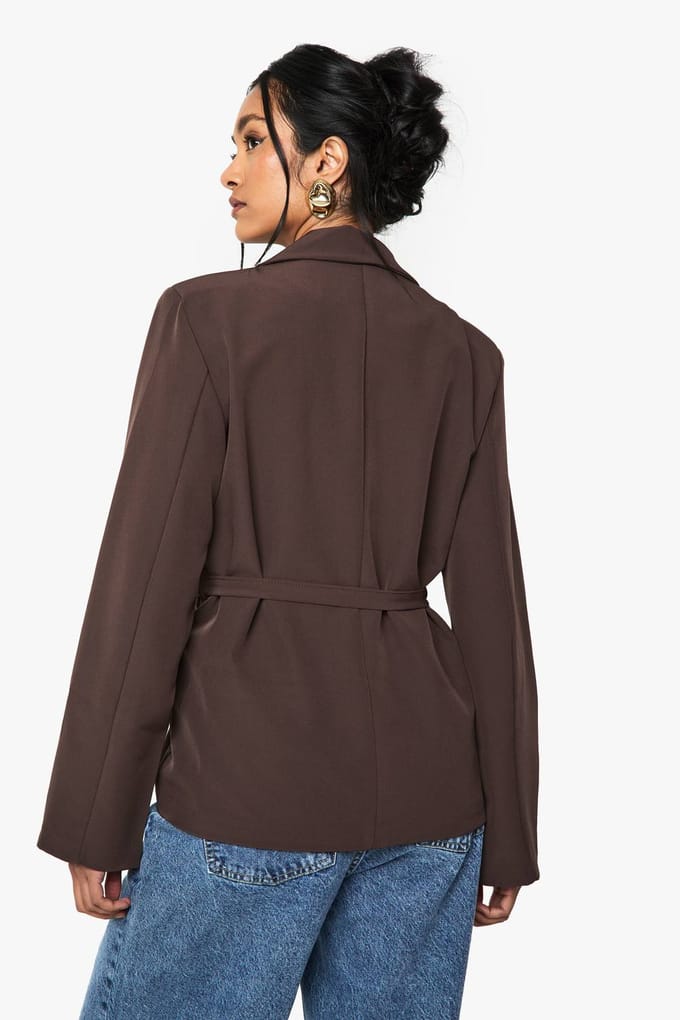 boohoo Dames Belted Relaxed Fit Blazer | Chocoladebruin | Maat: 44