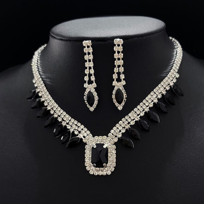 Accessoires de mariée Collier Boucles d'oreilles Ensemble de bijoux Ensemble de robe de banquet Chaîne Mode Accessoires de tempérament polyvalents noir