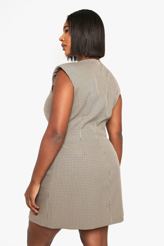 boohoo Dames Plus schoudervulling riemdetail shiftjurk | Steen | Maat: 50