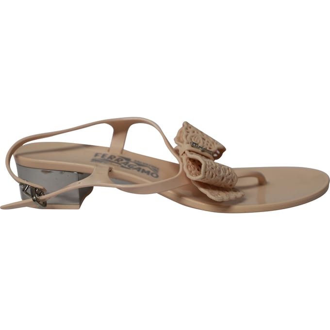 Salvatore Ferragamo Perala Lint Tongsandalen in Roze Rubber
