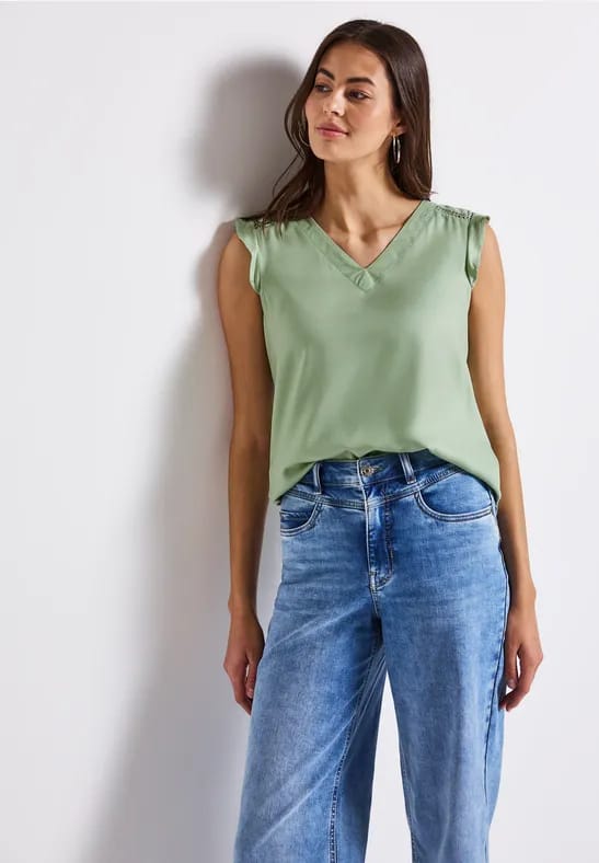 V-hals top met gehaakte details