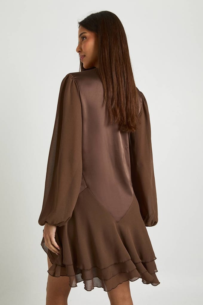 boohoo Dames Chiffon Mix Gepanelde Smockjurk | Chocolate | Maat: 8