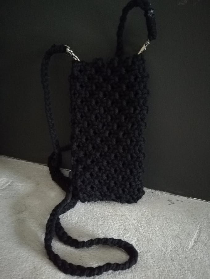 telefoontasje macramé zwart