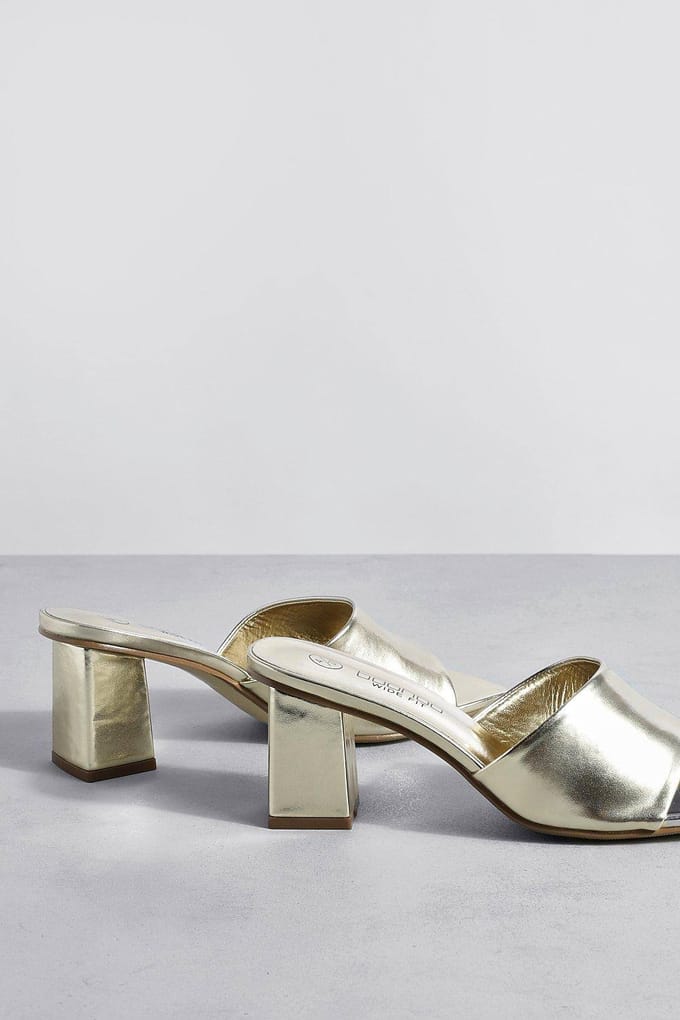 boohoo Dames Metallic Mules Met Lage Blokhak | Gold | Maat: 3