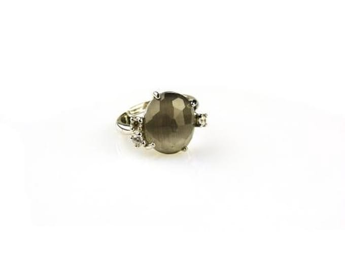 ring in zilver model eclips gezet met grijze steen en cubic zirconia