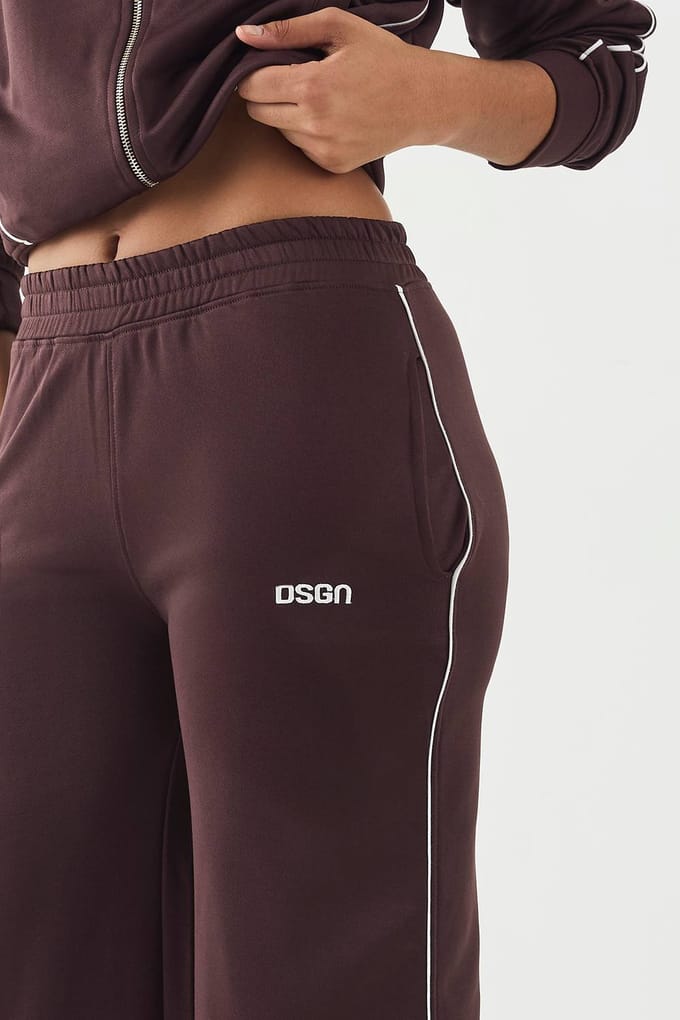 Dames DSGN Studio Tricot Rechte Pijp Joggingbroek met Paspeldetail | Chocoladebruin | Maat: XL