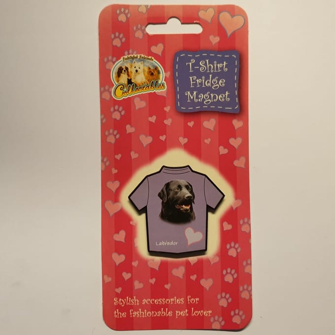 Magneet in t-shirt vorm Zwarte labrador