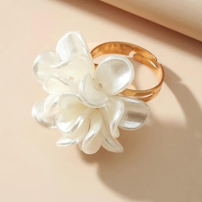 Franse Zachte Wind Imitatie Parel Bloei Openings Verstelbare Ring Dames Elegante Temperament Vakantie Accessoires Cadeau resizable brown