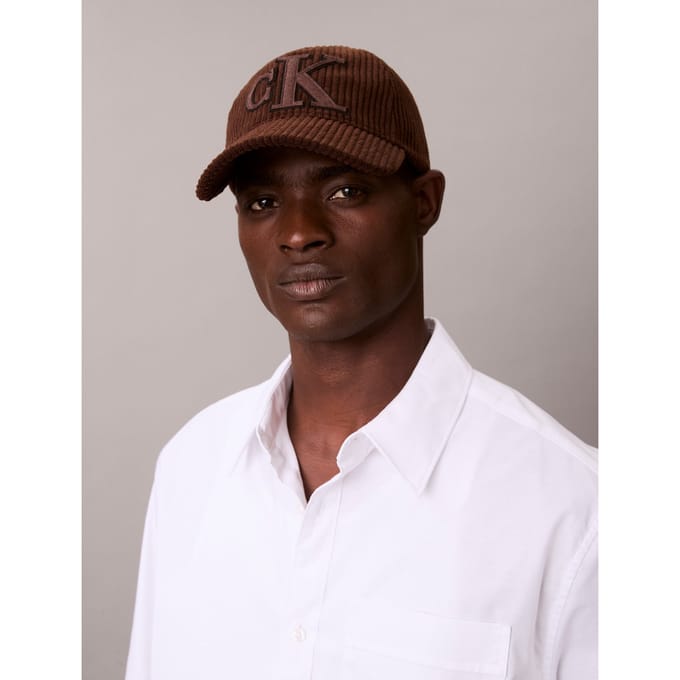 Calvin Klein Felt Monogram Patch Cap Chocolate Martini Taglia: OS | Cappelli Outlet | Uomo | Marrone