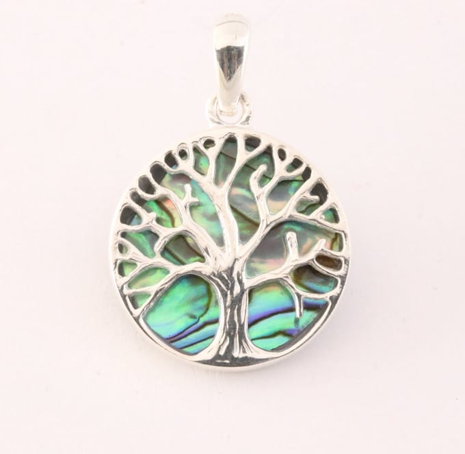 Fijne ronde zilveren hanger met levensboom op abalone schelp