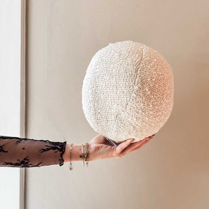 HomeBound by KY | Rond kussen bouclé 24cm | sierkussen